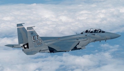 歼20劲敌来了?嘉手纳美军突然换防:特朗普要在中国周边下盘大棋