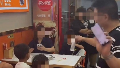 郑州续面事件再反转!店家和解后又直播“片面陈述”,顾客怒称不和解将起诉,律师解读