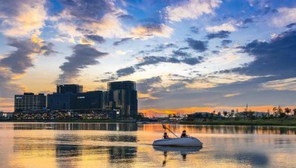 大雨初霁金融岛 彩霞泼墨绘城韵