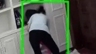 吓哭!女子拆快递拆出活老鼠!老鼠怎么进去的?网店和快递回应