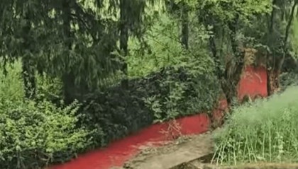 重庆跳蹬河变血红色原因查明！系焚烧废香及遗留染料流入河道