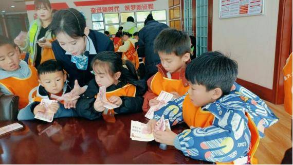 “小小银行家”开启金融启蒙之旅