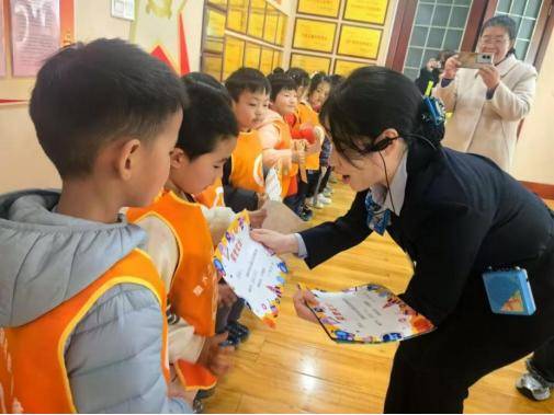 “小小银行家”开启金融启蒙之旅