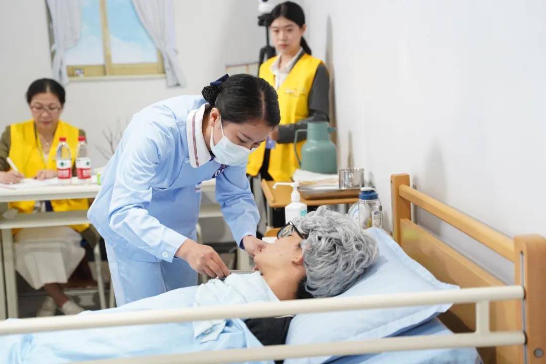 养老护理师：就业前景如何？就业方向是？适合哪些人？