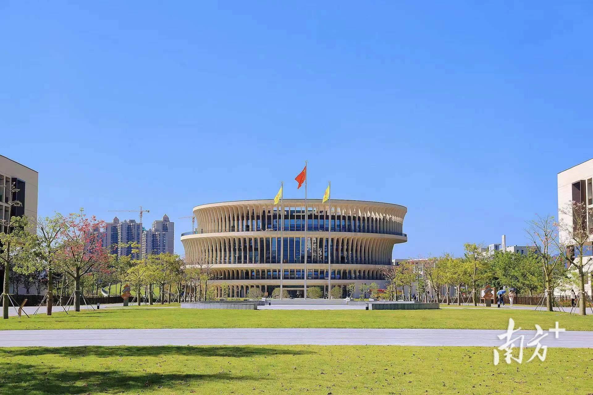 专访广东金融学院党委书记李建军、党委副书记易行健：创建国内一流应用型金融大学